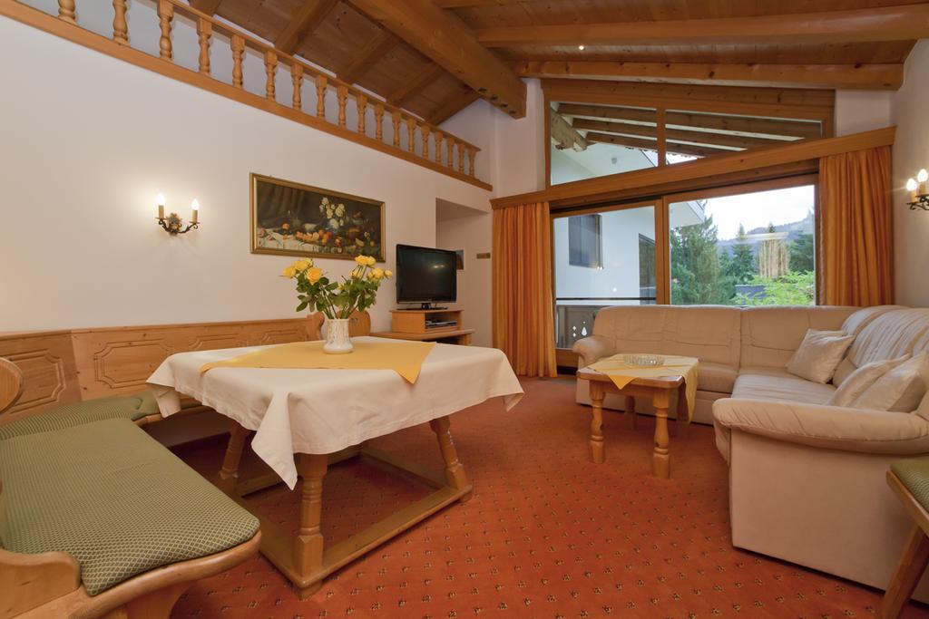 Haus Waldrand Leilighet Oberndorf in Tirol Eksteriør bilde